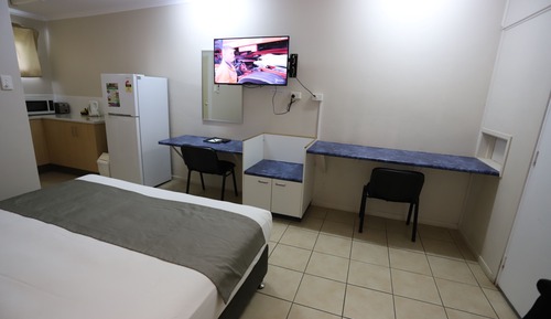 Deluxe Studio Suite, Kitchen