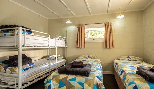 Kitchen Cabin (Shared Bathroom)