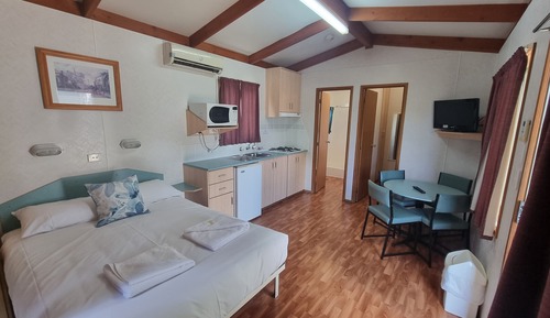 1 Bedroom Deluxe Cabin - NOT Pet Friendly