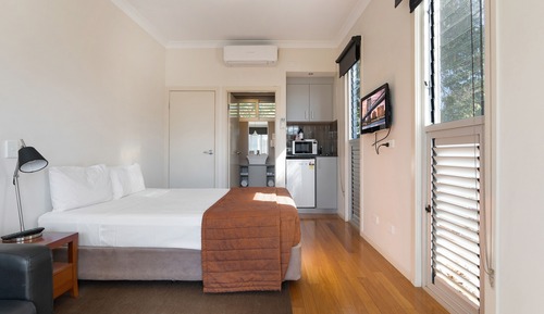 Executive Room, 1 Queen Bed, Kitchenette
