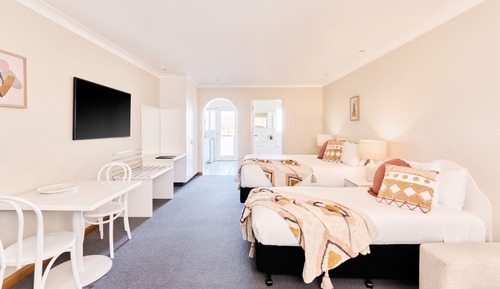 Standard Suite, 1 Bedroom, Non Smoking, Kitchenette (Balcony View) 