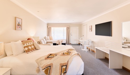 Standard Suite, 1 Bedroom, Non Smoking, Kitchenette (Garden View 3 night min) 