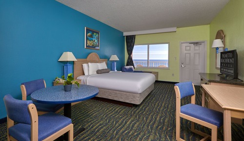 Classic Room, Kitchen, Beachfront (King)
