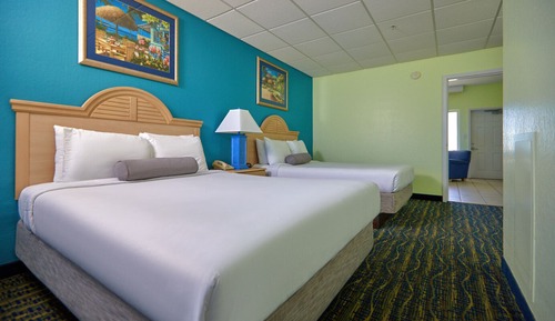 Deluxe Suite, Kitchen, Beachfront (Queen/Queen)