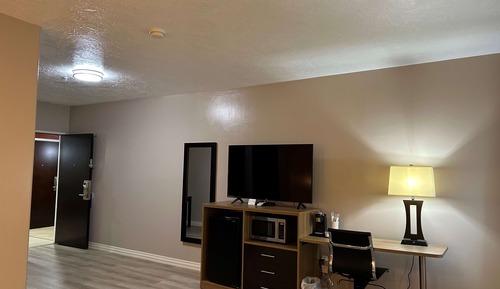 Suite, 1 King Bed, Accessible, Bathtub