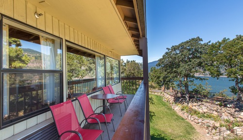 Riverview with Balcony 1 King