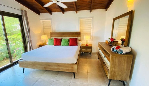 Luxury Suite, 2 Bedrooms, Kitchen, Beachfront