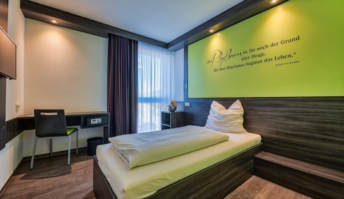 Single Room Street