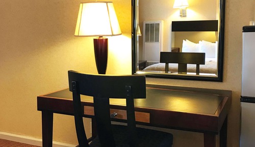 Room, 1 King Bed, Non Smoking, Private Bathroom