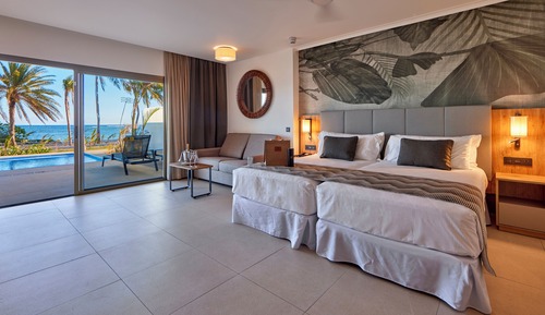 Junior Suite (Swim Up, Elite Club)