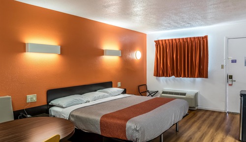 Standard Room, 1 King Bed, Smoking