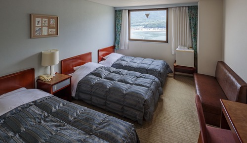 Triple Room, Smoking