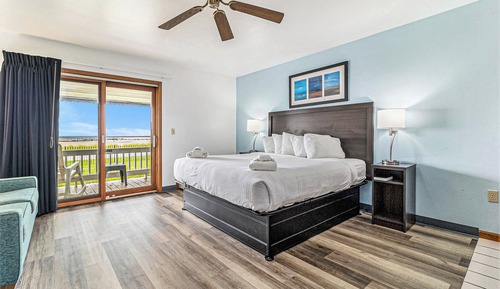 Traditional Room, 1 King Bed with Sofa bed, Balcony, Lake View