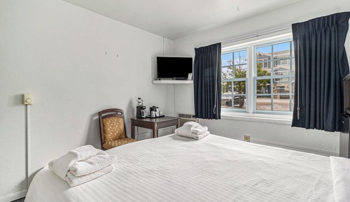 Economy Room, 1 Queen Bed