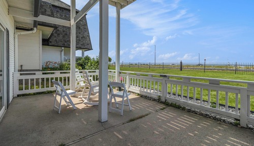 Standard Room, 2 Queen Beds, Patio, Lake View