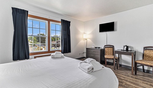 Standard Room, 1 Queen Bed, Park View