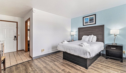 Comfort Suite, 1 Queen Bed with Sofa bed, Balcony, Pool View
