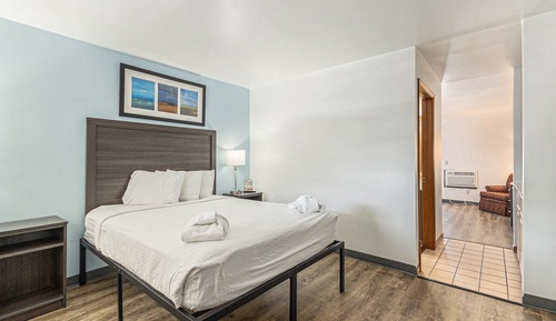 Traditional Suite, 2 Bedrooms, Balcony, Lake View