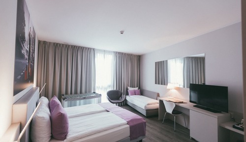 Family Room, 2 seperate bedrooms