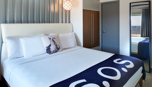 Room, 1 King Bed, Accessible (roll in shower & strobe door bell)
