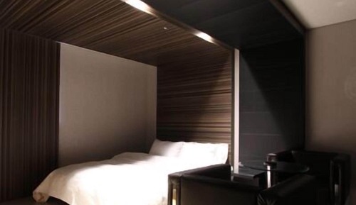 Deluxe Room (Check-in 12PM / 4PM on Saturday)
