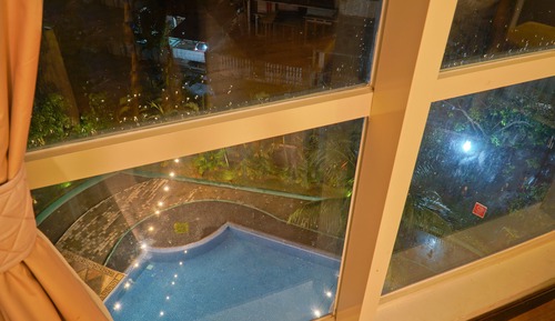 Deluxe King Pool View