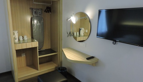Deluxe Room (Queen)