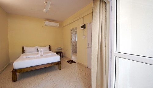 Deluxe Apartment (One bedroom apartment with balcony)