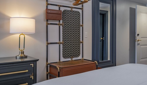 Traditional Room, 1 King Bed (Mobility Accessible, Roll-in Shower)