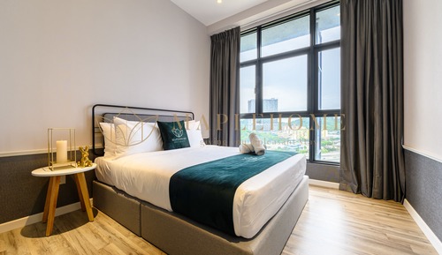 Deluxe Suite, 2 Bedrooms, Bathtub (With Parking)