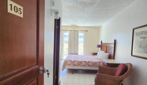 Premium Room, 1 King Bed, Balcony, Partial Ocean View