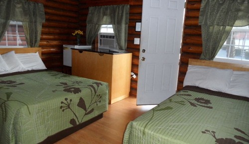 Log Cabin On The Brook With Two Beds