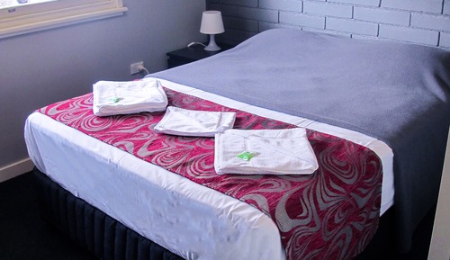 Deluxe One Bedroom Unit