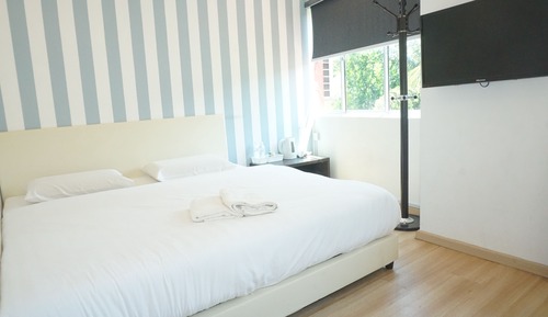 Deluxe Room, 1 King Bed, City View