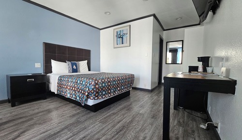 Standard Queen Room