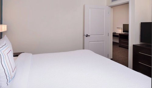 Studio, 1 King Bed with Sofa bed (Mobility Accessible, Roll-In Shower)