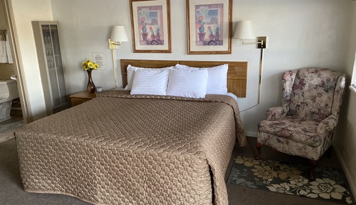 Standard Room, 1 King Bed