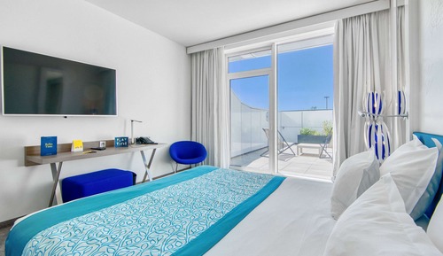 Superior Room, 1 King Bed, Terrace