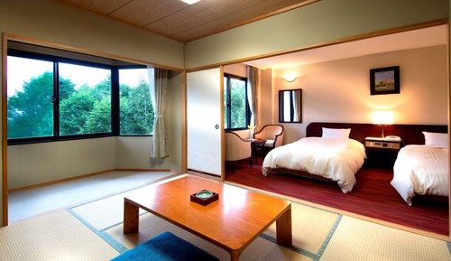 	Japanese and Western Room (40㎡) (2 Beds and 2 Japanese Futon)