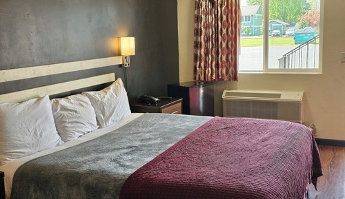 Standard Room, 1 King Bed, Non Smoking, Refrigerator & Microwave