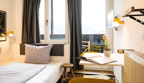 Single Room, Mountain View