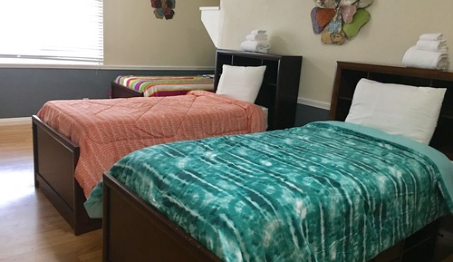 Standard Room, 2 Twin Beds, Shared Bathroom