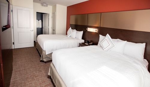 Suite, 1 Bedroom (Mobility/Hearing Access, Roll-In Shwr)