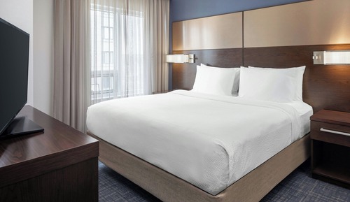 Suite, 2 Bedrooms (Mobility/Hearing Access, Roll-in Shwr)