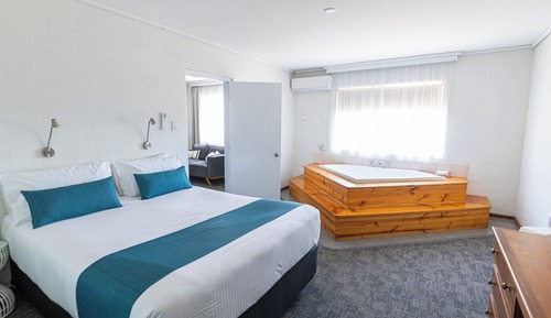 Deluxe Apartment, Jetted Tub
