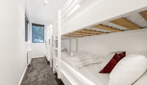 6 Share 2 Bedrooms (1 King and 2 Bunks) 