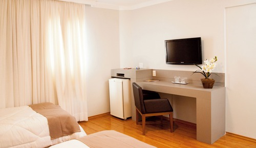 Deluxe Suite, Jetted Tub