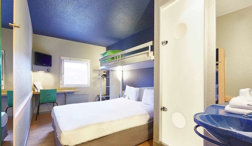 Triple Room, Multiple Beds