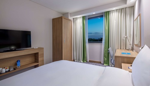 Room, 1 Queen Bed, Non Smoking, Refrigerator