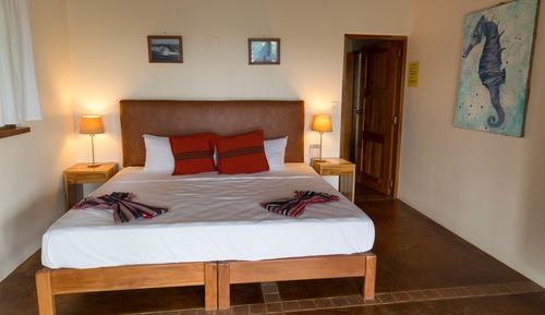 Deluxe Room, 1 King Bed, Pool View, Courtyard Area